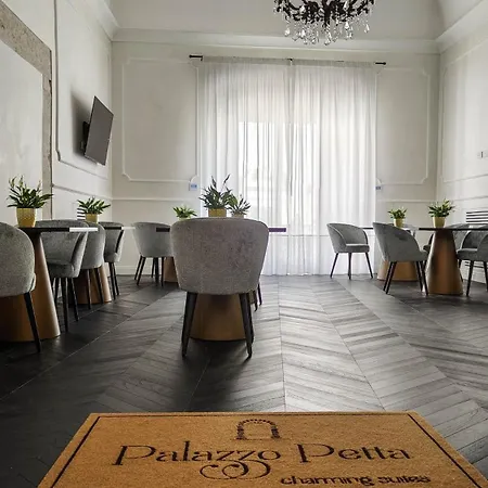 Palazzo Petta Charming & Rooftop לינה וארוחת בוקר טרני